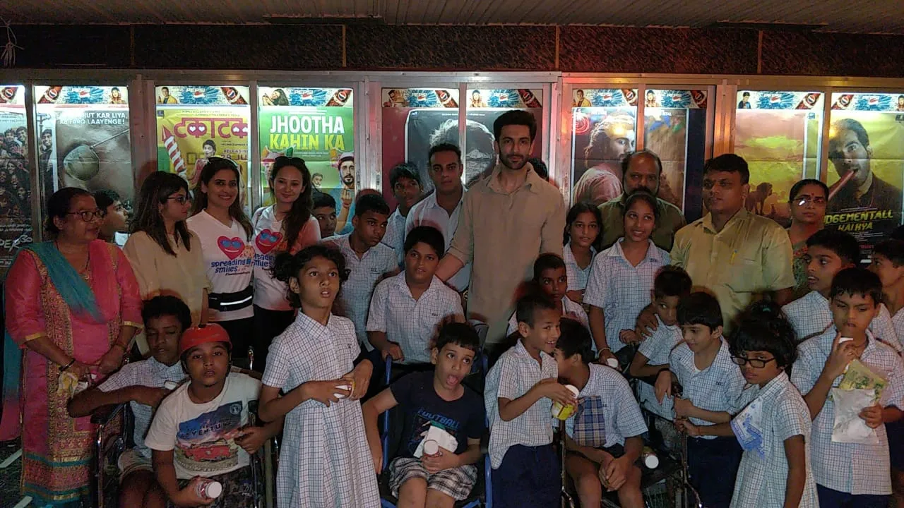 Nandish Sandhu and friend Gaurav Aggarwal with underprivledged kids at Super 30 screening