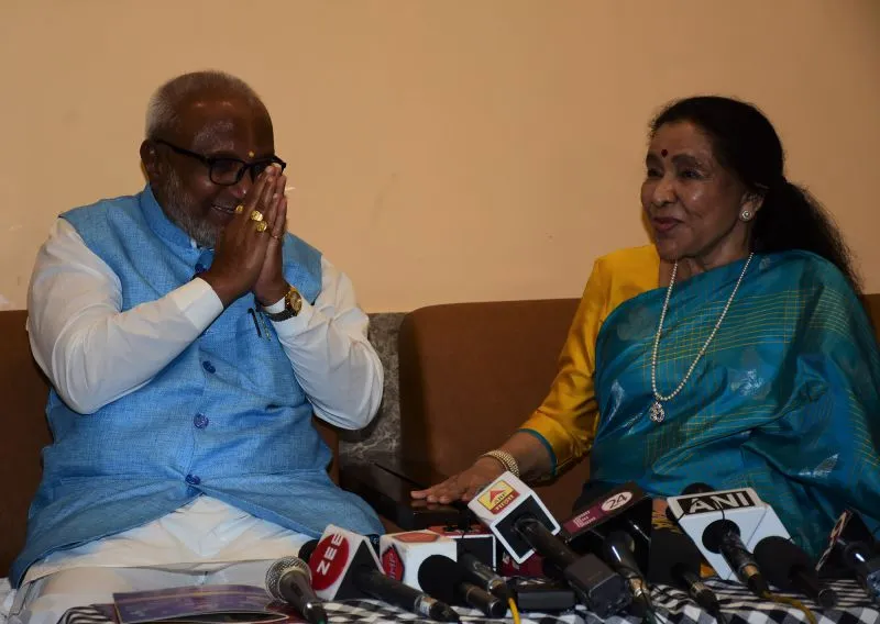 Shri Janmejayraje Vijaysinhraje Bhosale and Asha Bhosle