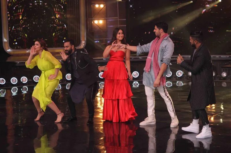 Siddharth Malhotra and Parineeti Chopra grooving to Khadke Glassy with Judges Bosco Martis,Kareena Kapoor Khan, Raftaar 