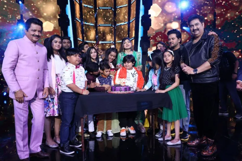 Veterans Udit Narayan And Kumar Sanu Celebrates Top 16 With Superstar Singer