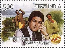 Superstar Rajesh Khanna presents the Excellence in Film Journalism Award to Chaitanya Padukone(1)