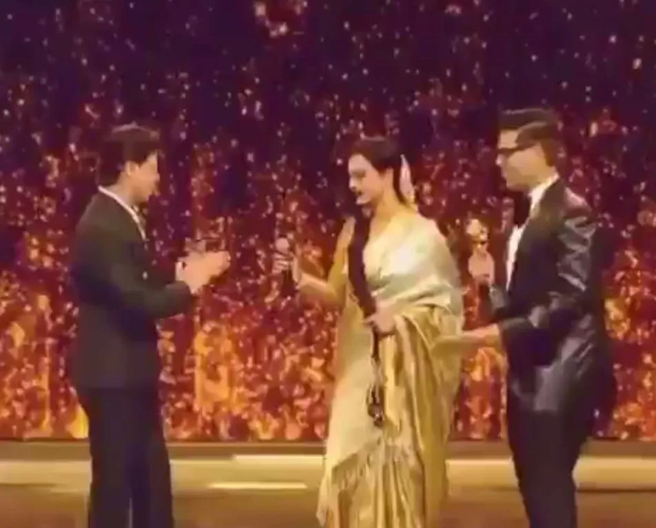 Rekha and shahrukh dancing
