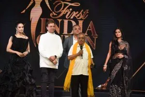 004. Karishma modi, Parimal Mehta (Black Canvas) Jagdeesh Chandra (CMD - First India ), Poonam Pandey during First India Queen 2022 Edition DSC_6127