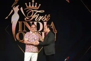 008. Prashant Virendra Sharma receiving an award for best Entreprenaur during First India Queen 2022 Edition DSC_6026