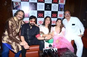 02 Chaitnya Padukone, Sujoy Mukherjee, Aartii Naagpal, Nyra Bannerjee and Ramakant Munde