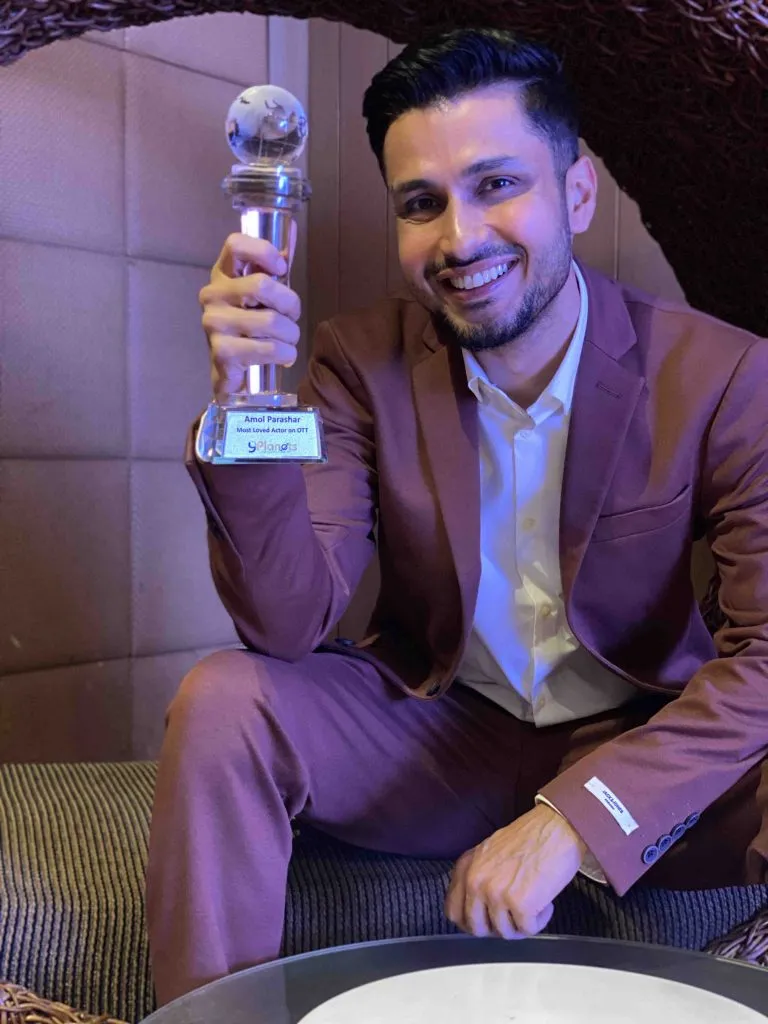 Amol Parashar bags Most Loved Actor on OTT award (2)