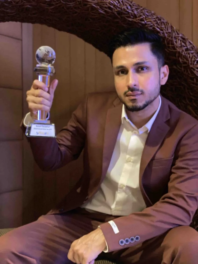 Amol Parashar bags Most Loved Actor on OTT award (3)