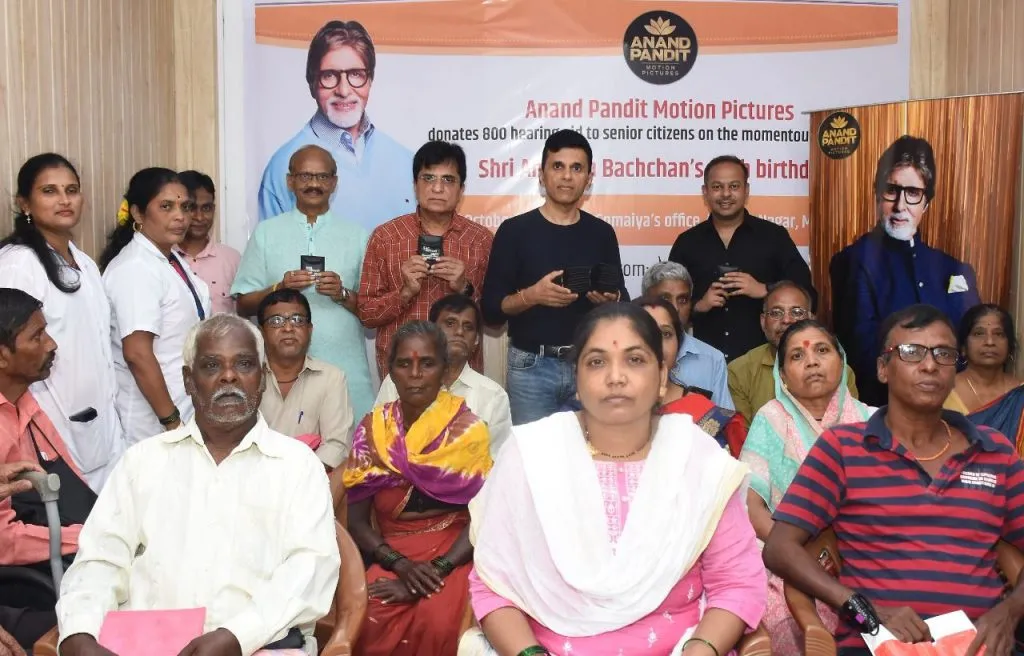 Anand Pandit pledges meals to 8000 children and 800 hearing aids to mark Big B's 80th birthday (4)