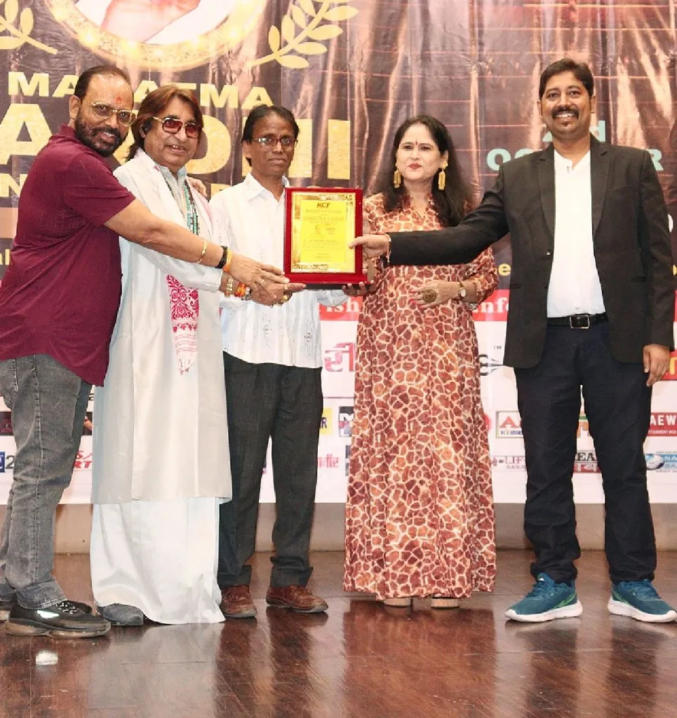 Gandhi Jayanti Awards-Rajesh Koril-with Celebs and Krishna Chauhan-2022