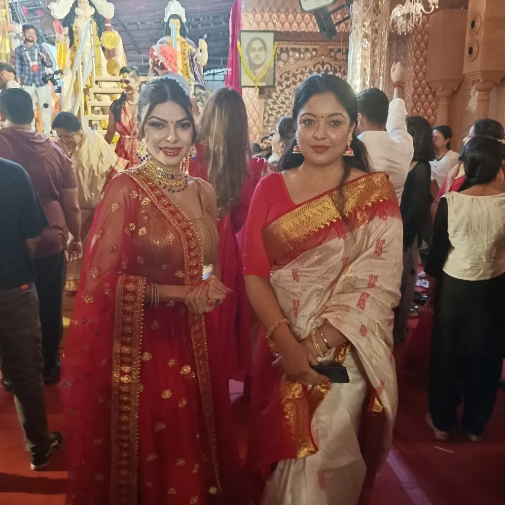 Image 07 Bbay Sarobojani Durga Puja Sherlyn Chopra and Tanushree Dutta Oct 2022