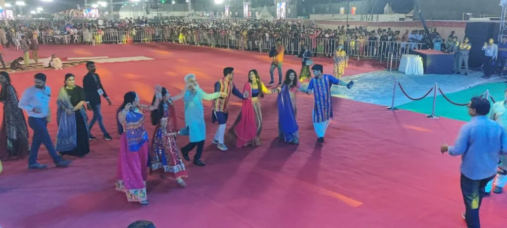 Sony SAB’s Pushpa Impossible Team visit Ahmedabad for Navaratri festivities (1)