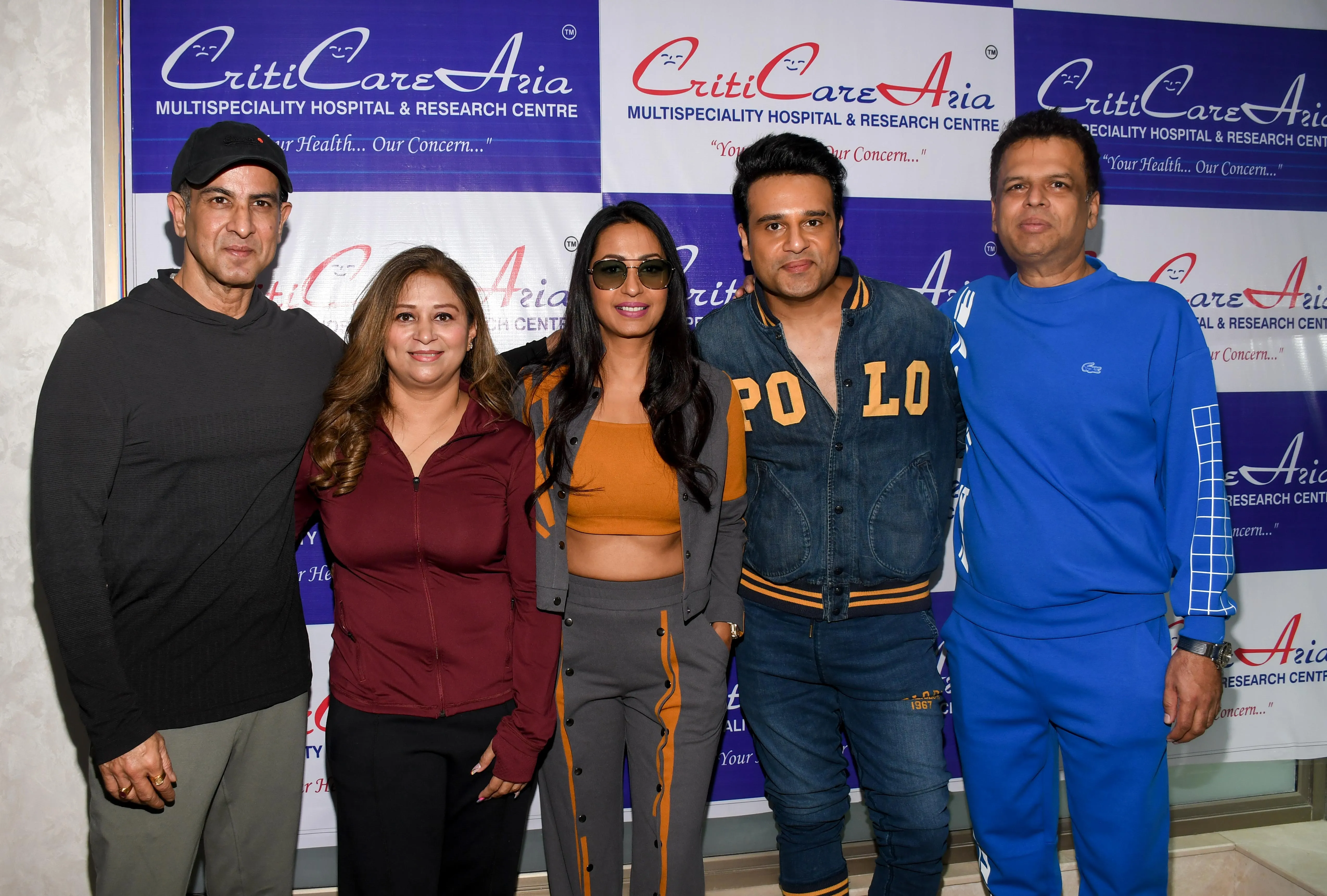 002. Ronit Roy, Dr. Masuuma namjoshi, Kashmera, Krushna Abhishek & Dr. Deepak Namjoshi DSC_1596