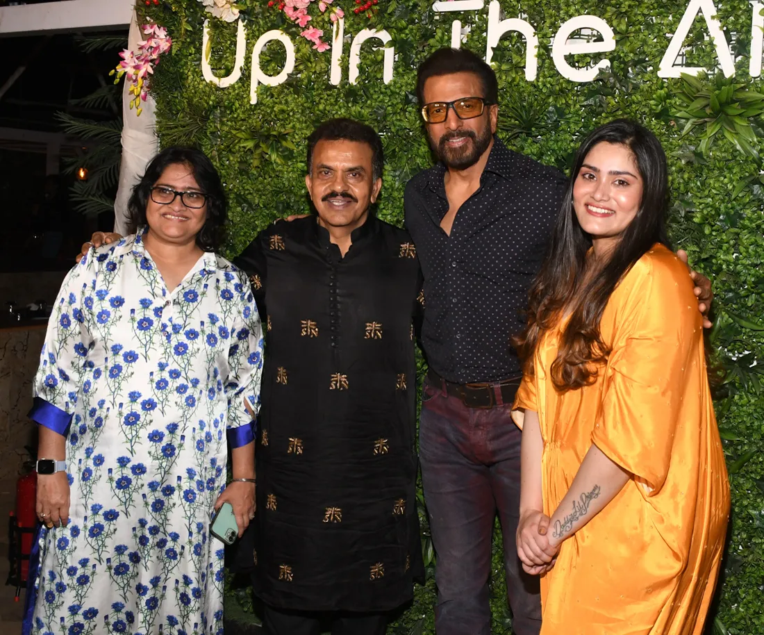 013. Geeta Nirupam, Sanjay Nirupam, Javed Jaffery, Shivani Nirupam at Sanjay Nirupam's Diwali Party DSC_6887