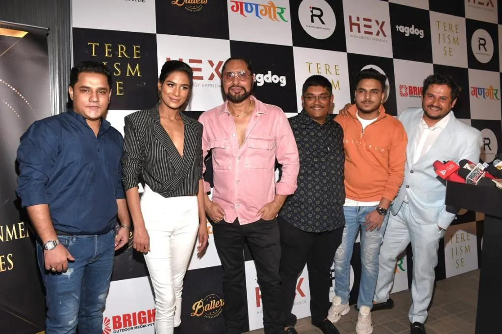 12 - Poonam Pandey, Arvinder Singh & Tere Jism Se Team