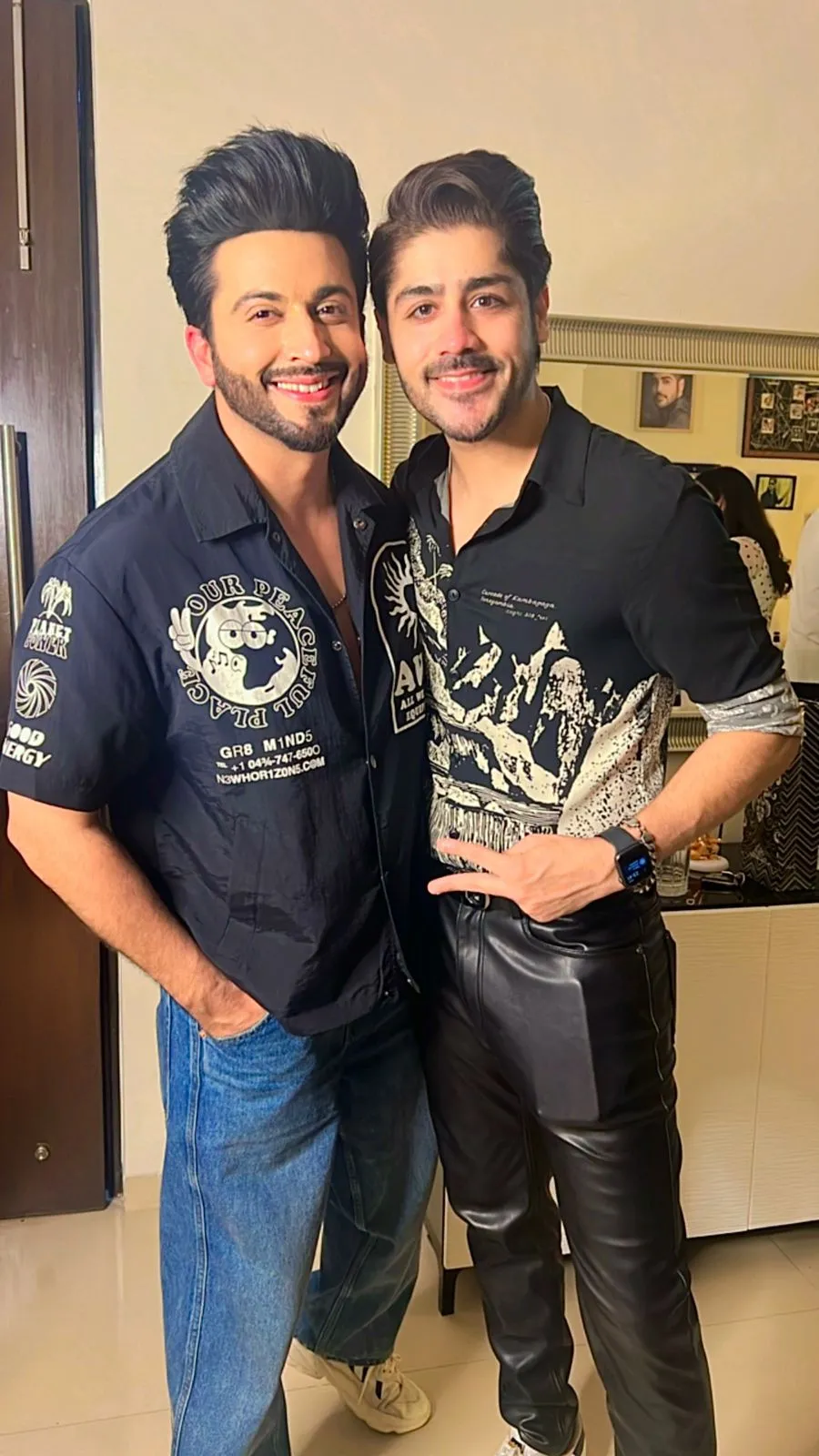 Abhishek Kapoor With his Kundali Bhagya Family (2)