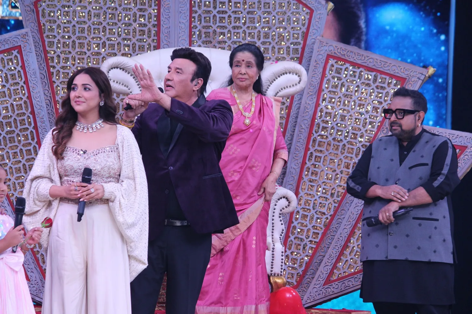 Asha Bhosle along with all the judges on the sets of Sa Re Ga Ma Pa Li'l Champs
