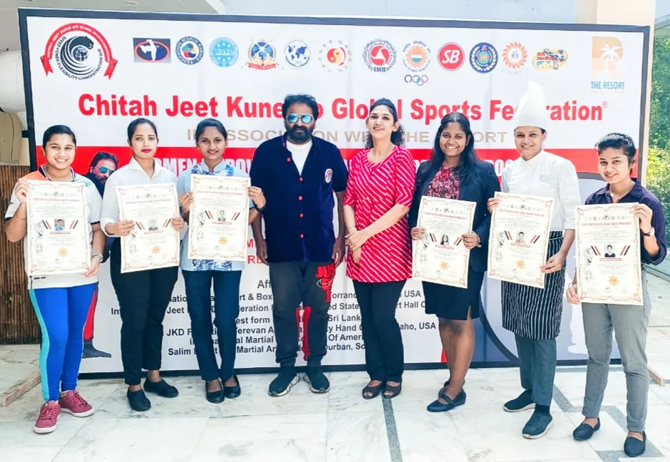 Chitah Yajnesh Shetty,Chitah JKD Director Amarjit Kaur Shetty & the women workforce of the hotel were facilitated with certificates at Mumbai