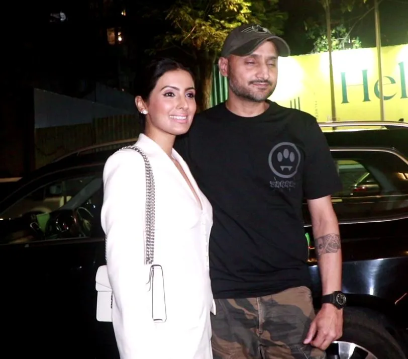 HARBHAJAN SINGH WITH HIS WIFE (1)