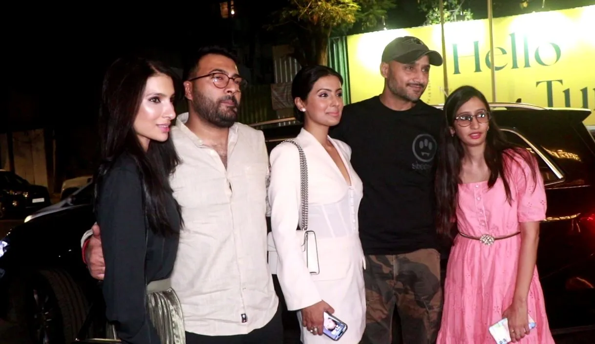 HARBHAJAN SINGH WITH HIS WIFE (5)