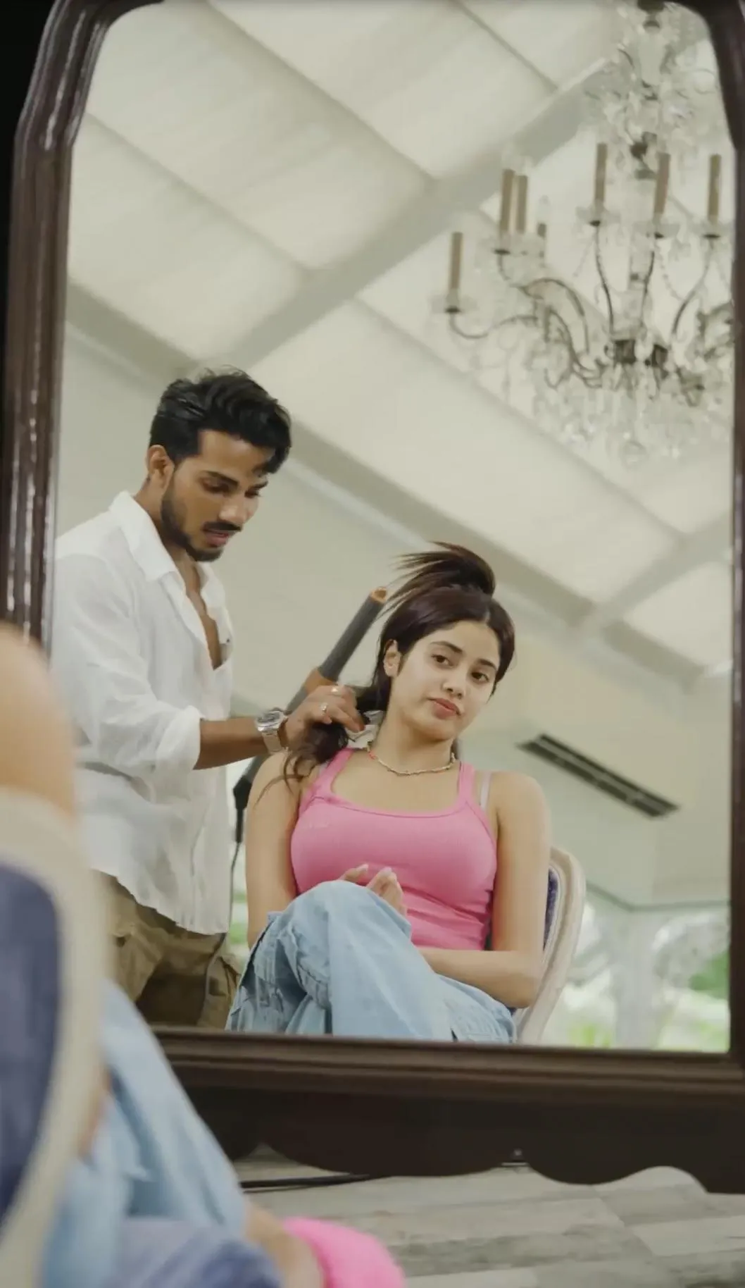 Janhvi Kapoor Gets Candid (5)