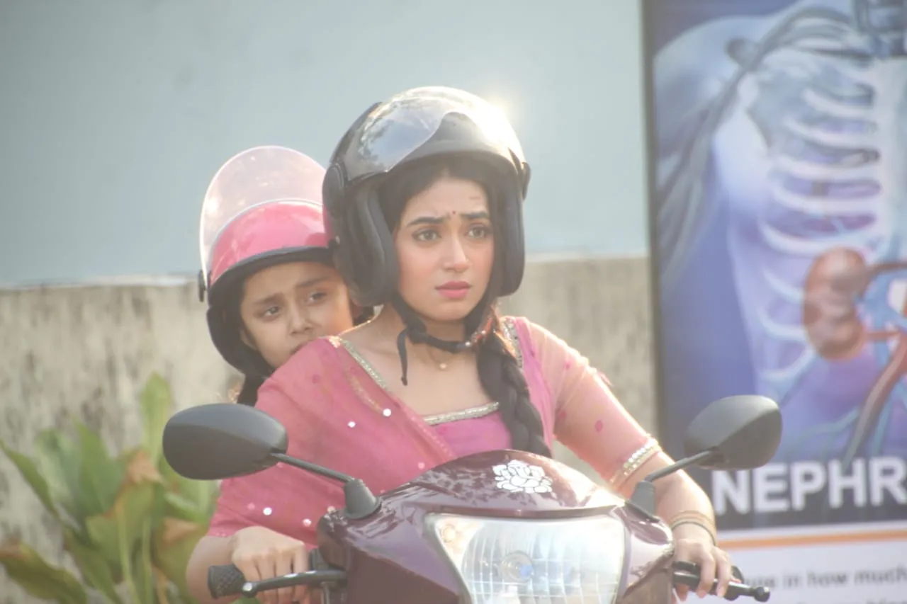Neeharika Roy a.k.a Radha and Reeza a.ka. Gungun from Pyaar ka Pehla Naam Radha Mohan (3)