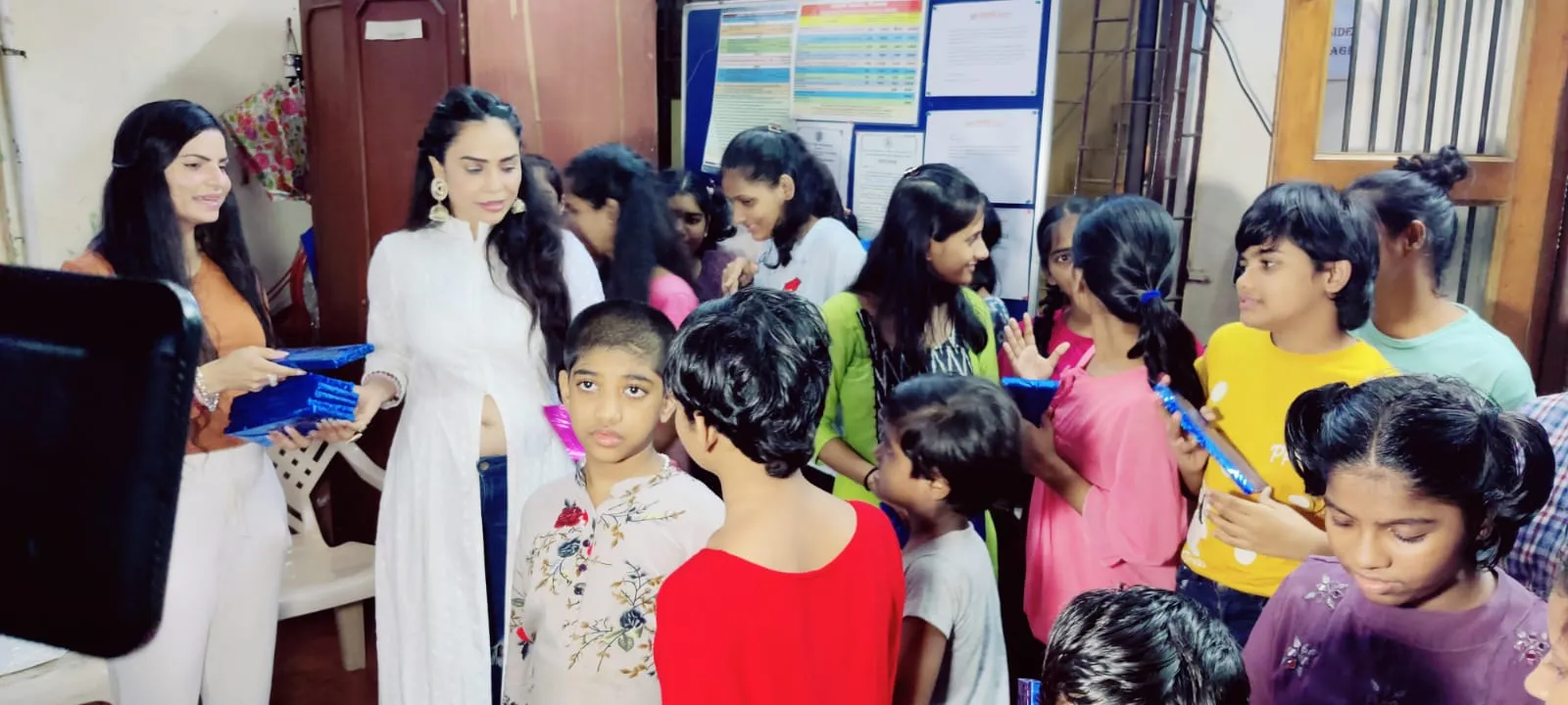 Nikita Rawal Visits SANSPARSH FOUNDATION (5)