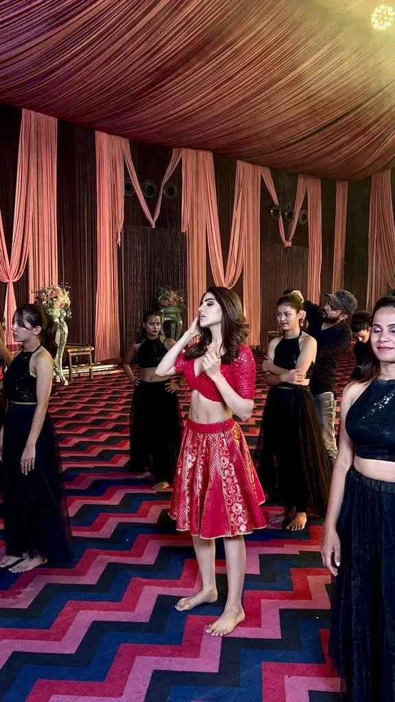 Nikki Tamboli on shooting for her upcoming Chhori (2)