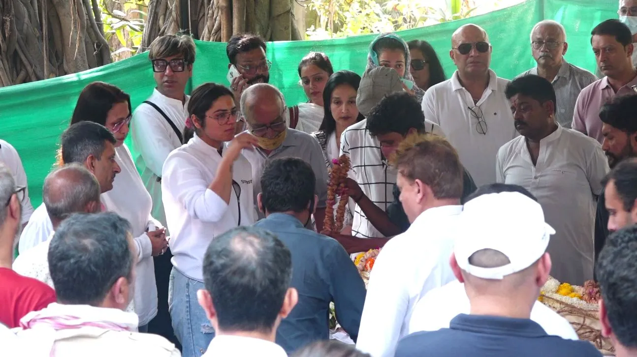 SIDDHANTH VIR SURYAVANSHI AT SANTACRUZ ELECTRIC CREMETORIUM (21)