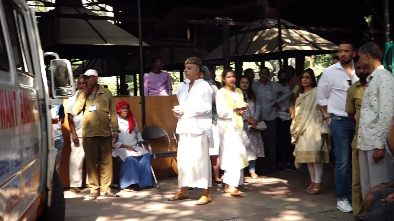 SIDDHANTH VIR SURYAVANSHI AT SANTACRUZ ELECTRIC CREMETORIUM (4)