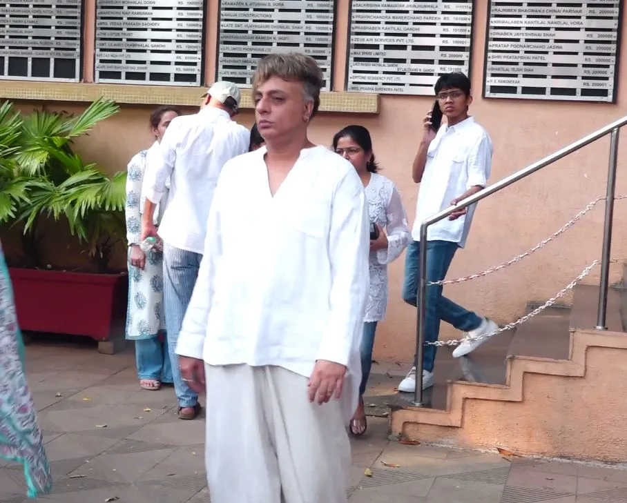 SIDDHANTH VIR SURYAVANSHI AT SANTACRUZ ELECTRIC CREMETORIUM (42)