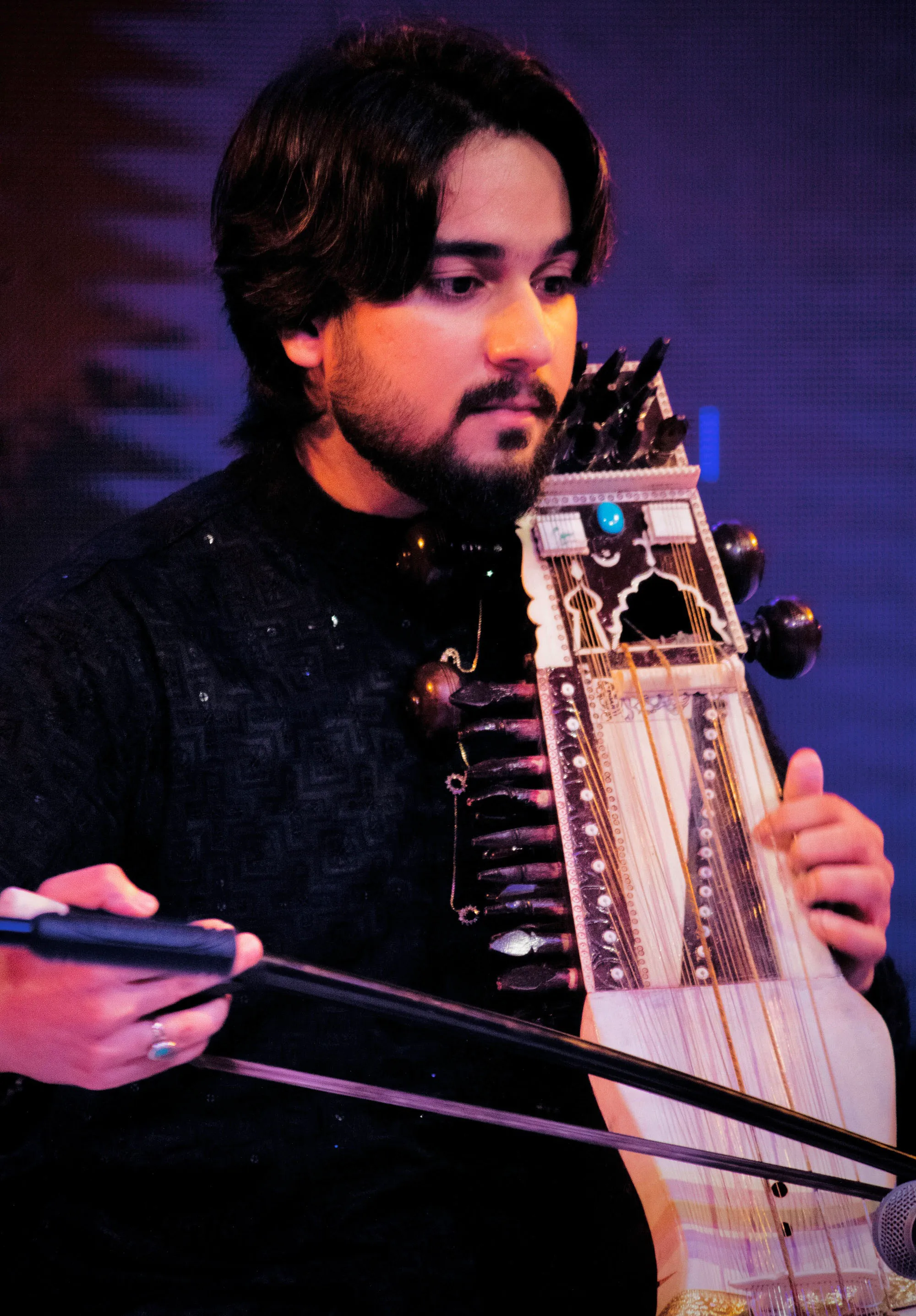 Sarangi star Nabeel Khan creates a magical aura (1)