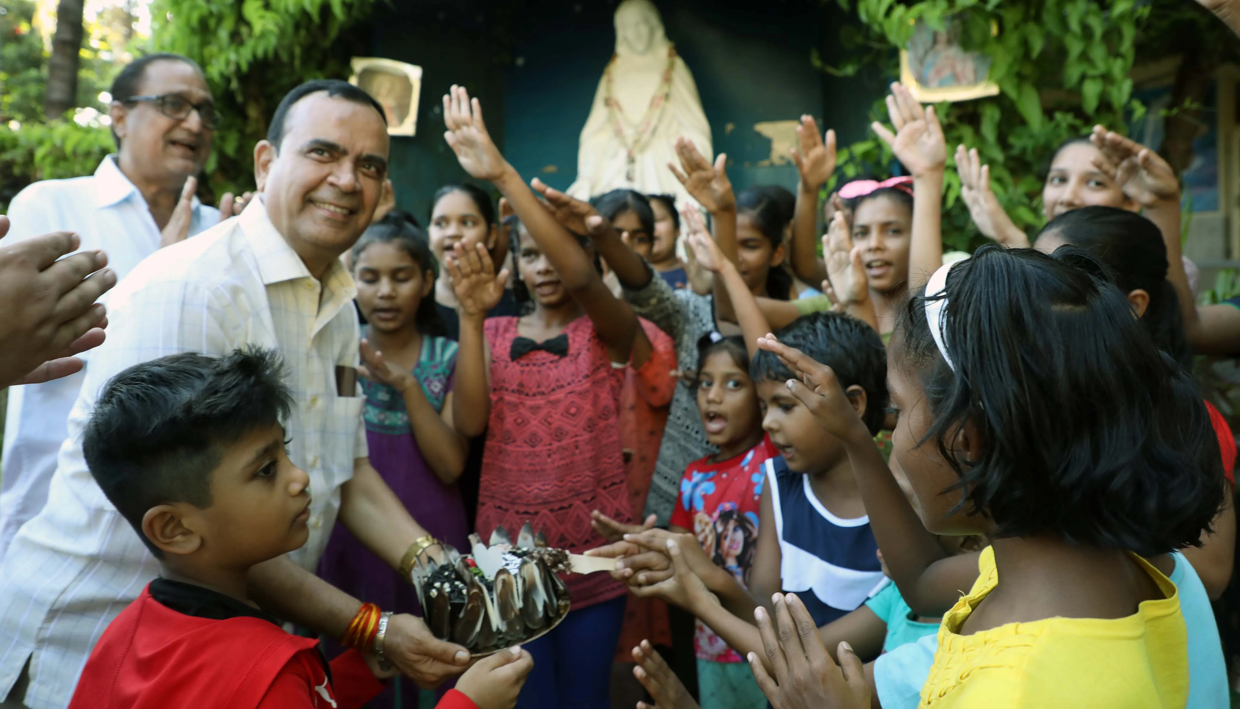 Yogesh Lakhani with Bal Bhawan NGO swanath kids