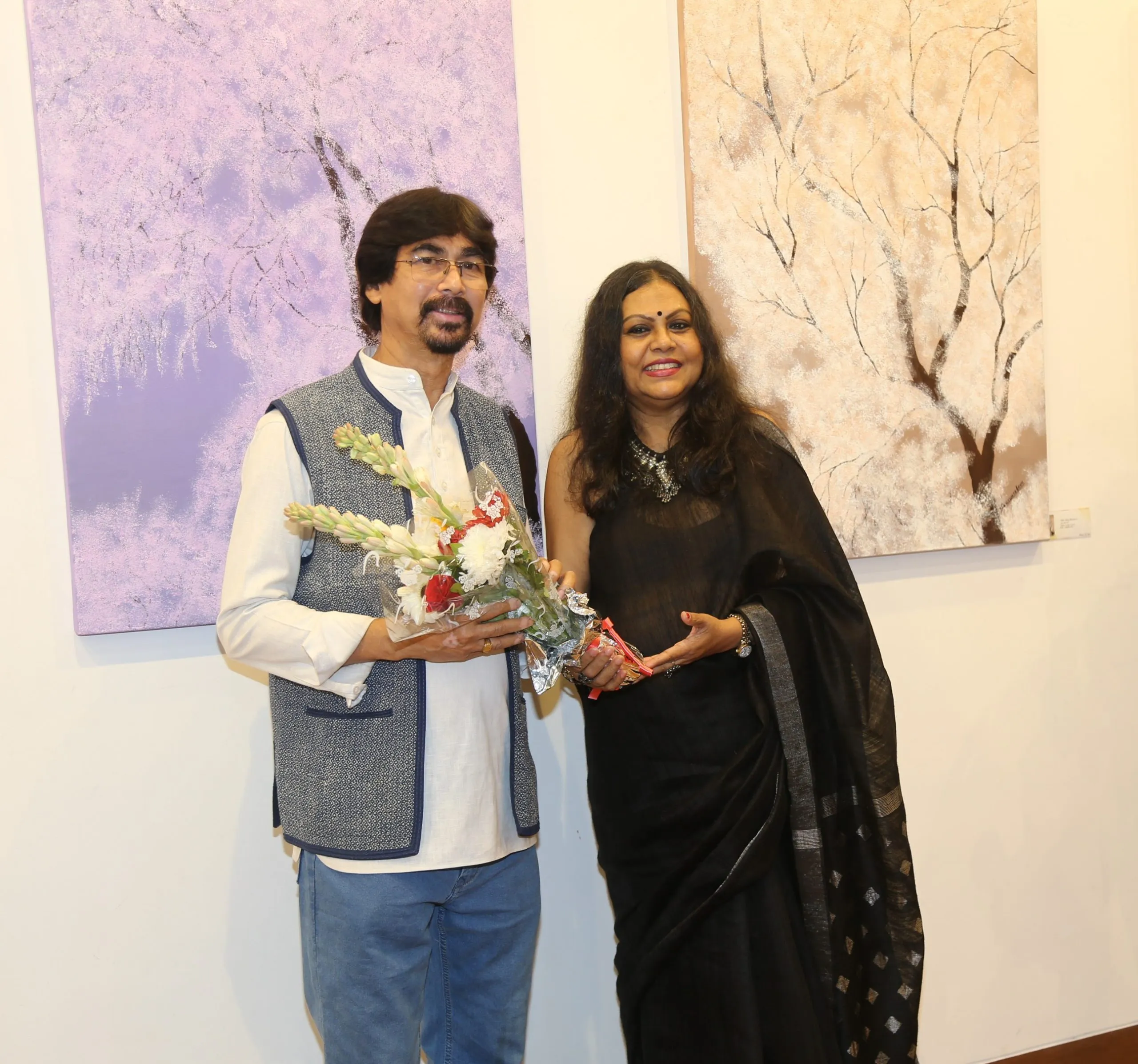 Artist Sanjukta Arun with sculptor Ratan Saha at Sanjukta Arun's Painted Ballads exhibition at Nehru Centre Art Gallery