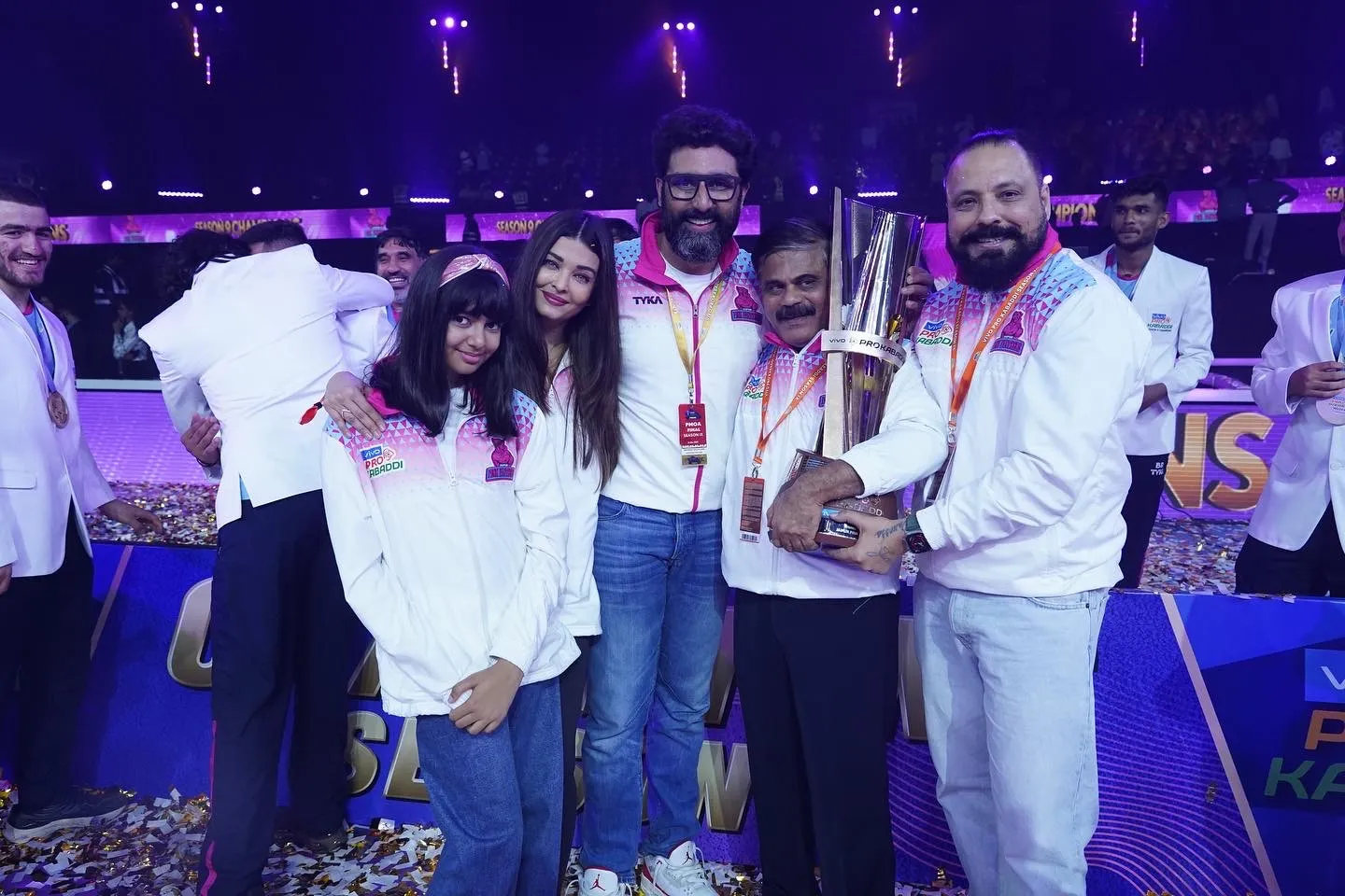 Bachchans Rejoice As Jaipur Pink Panther wins Pro Kabaddi League (3)