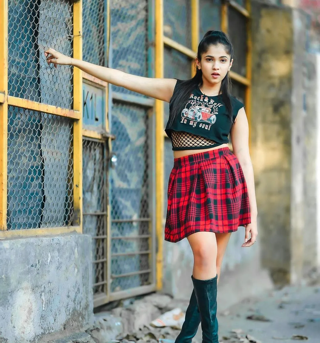 Bachchhan Paandey (2)