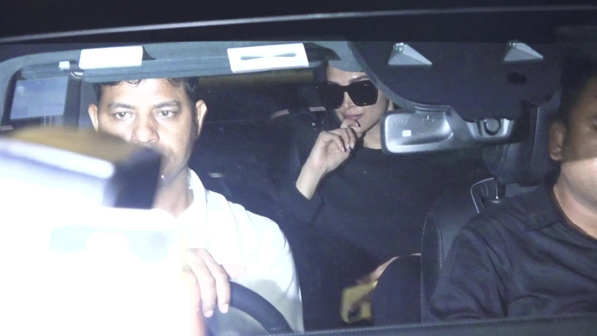 DEEPIKA PADUKONE COME MUMBAI (5)