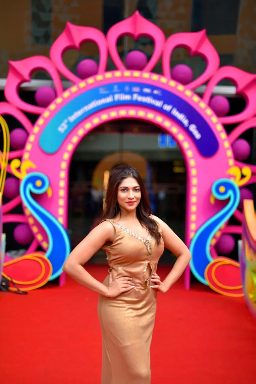 Iti Acharya Is a Fashion Queen with her trendy Style Statements (2)