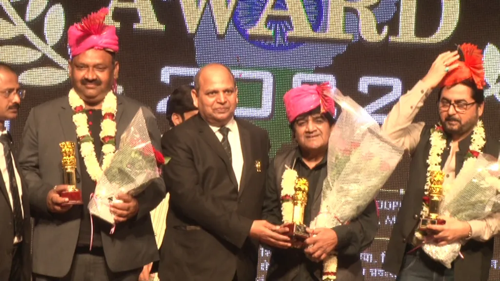 Jr Mehmood with Director arshad Siddique