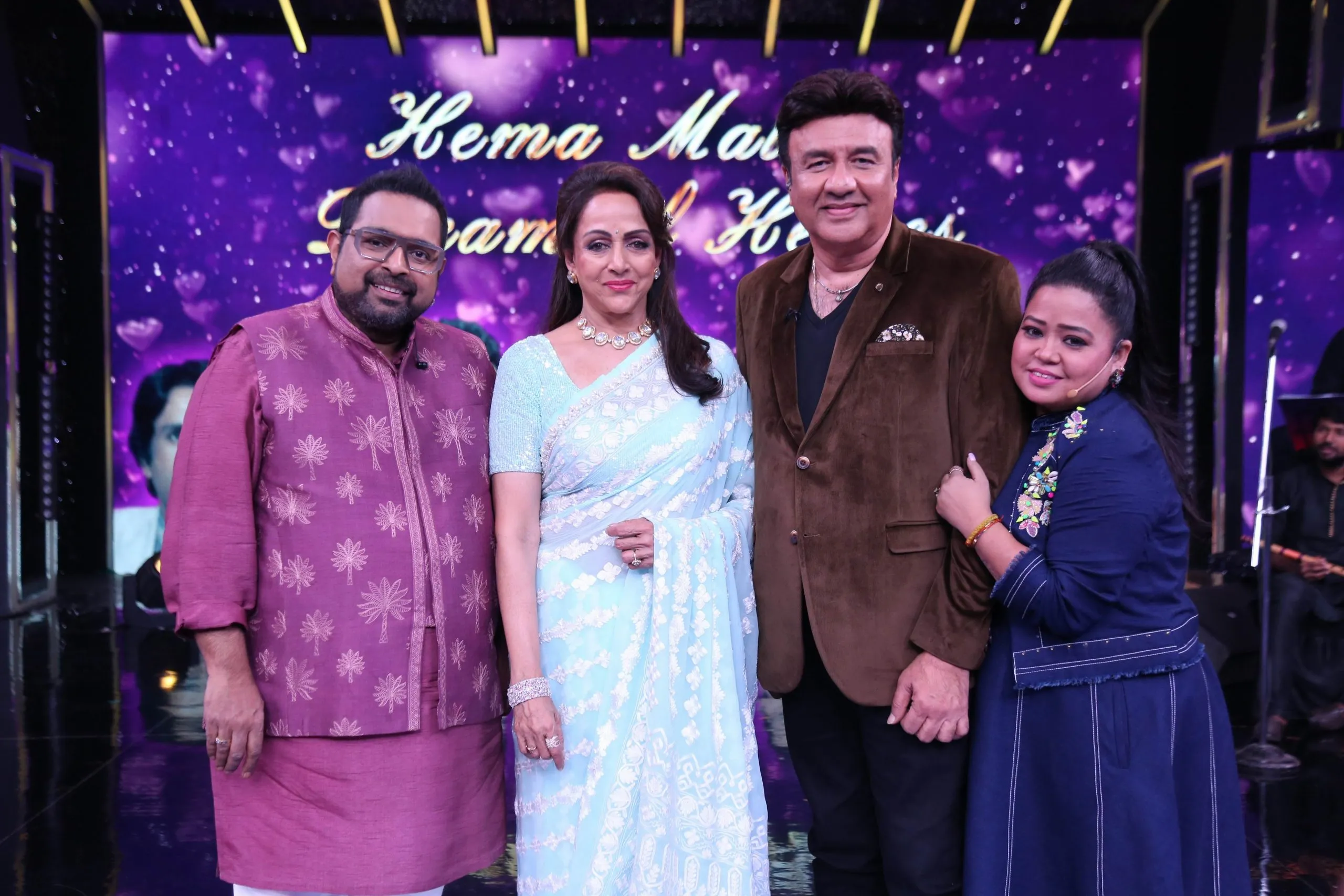 Legendary singer Nitin Mukesh and Bollywood's dream girl Hema Malini grace the special episode of Sa Re Ga Ma Pa Li'l Champs (7)