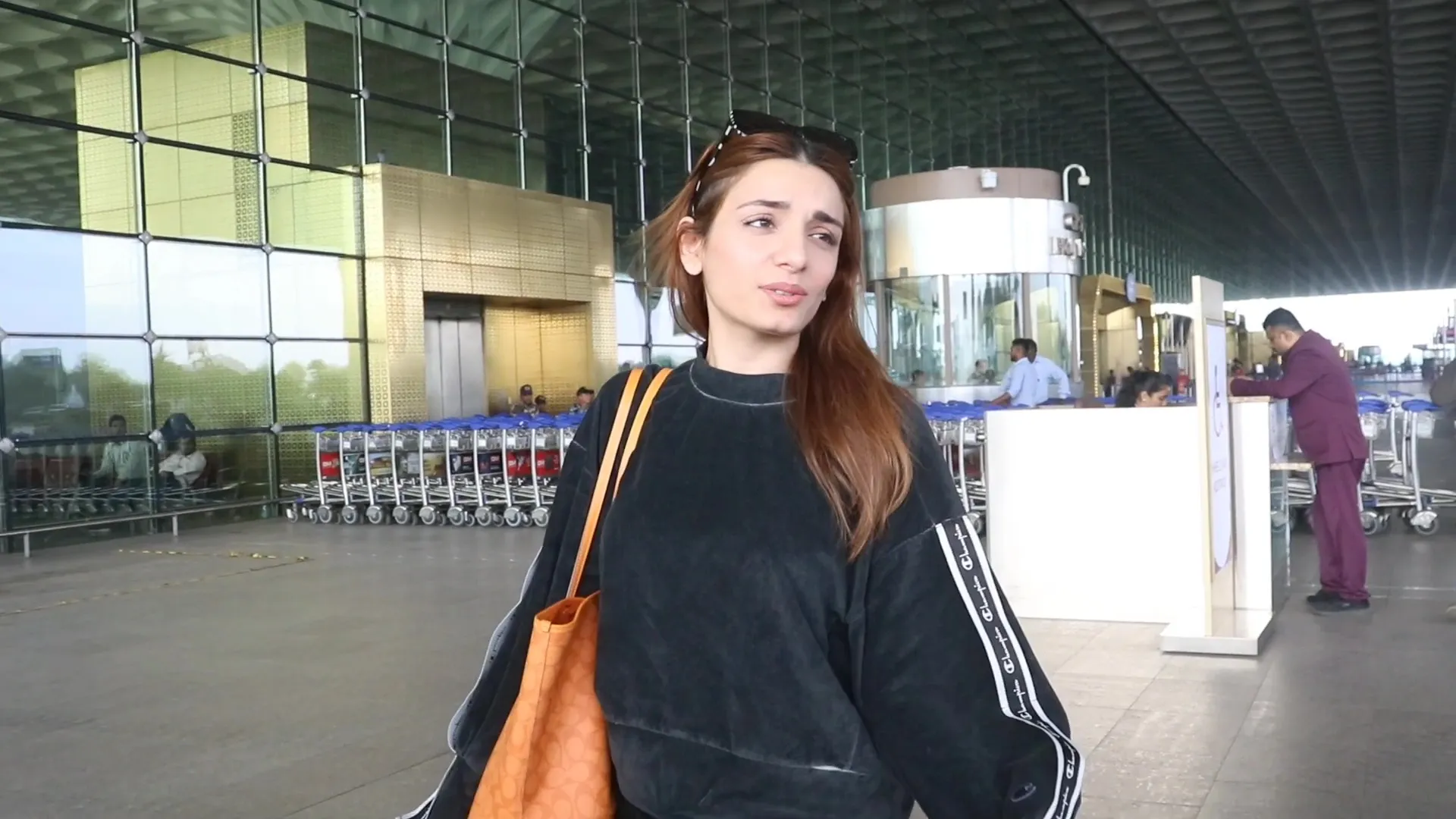 PRAKRITI KAKKAR SPOTTED (4)