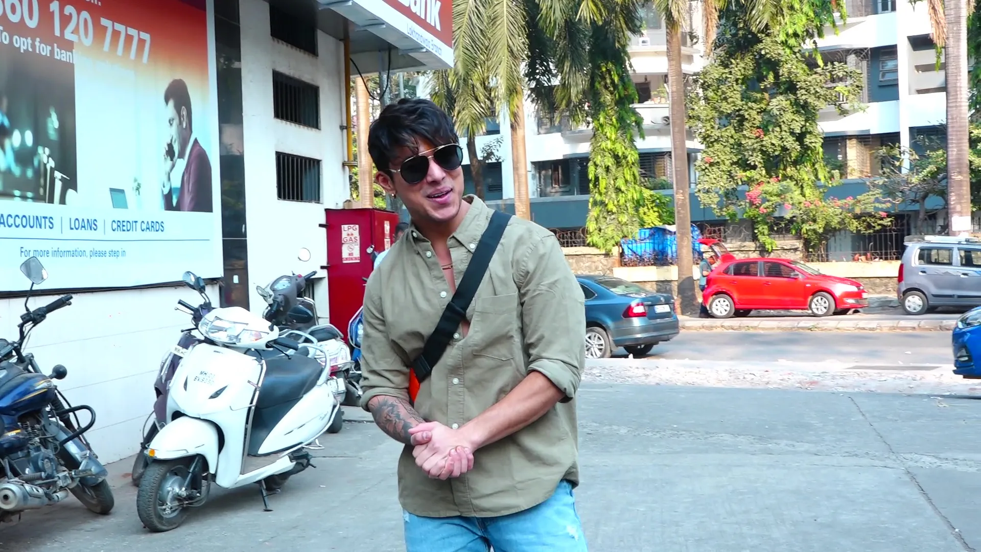 PRATIK SEHAJPAL SPOTTED STARBUCKS ANDHERI TALKS ABT BIGBOSS