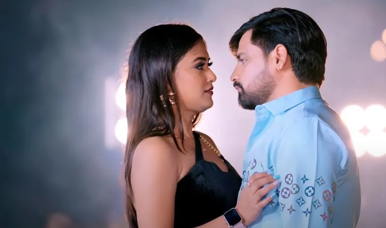 Rakesh Mishra's romantic song (6)