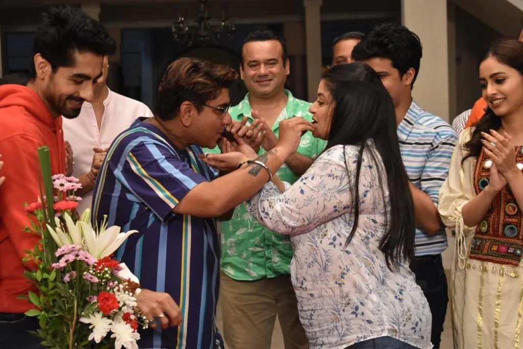 The cast and crew of YRKKH celebrate actress Pragati Mehra’s birthday