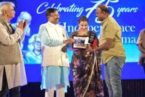 ‘Madaar’ made by Badar steals the show at 21st Pune International Film Festival (4)