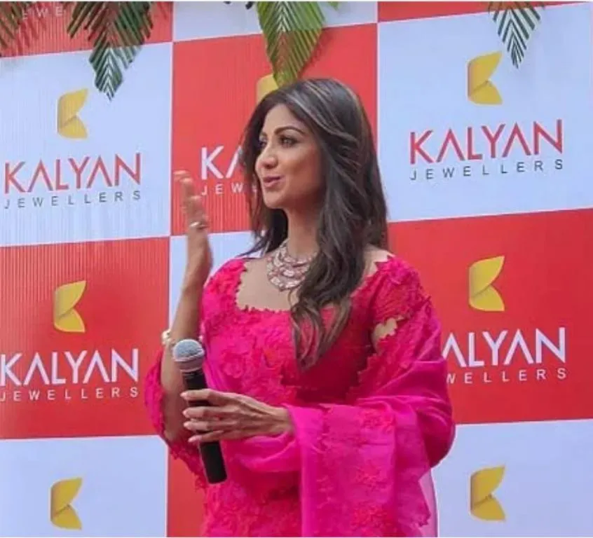 Actress Shilpa Shetty inaugurates new showroom (2)