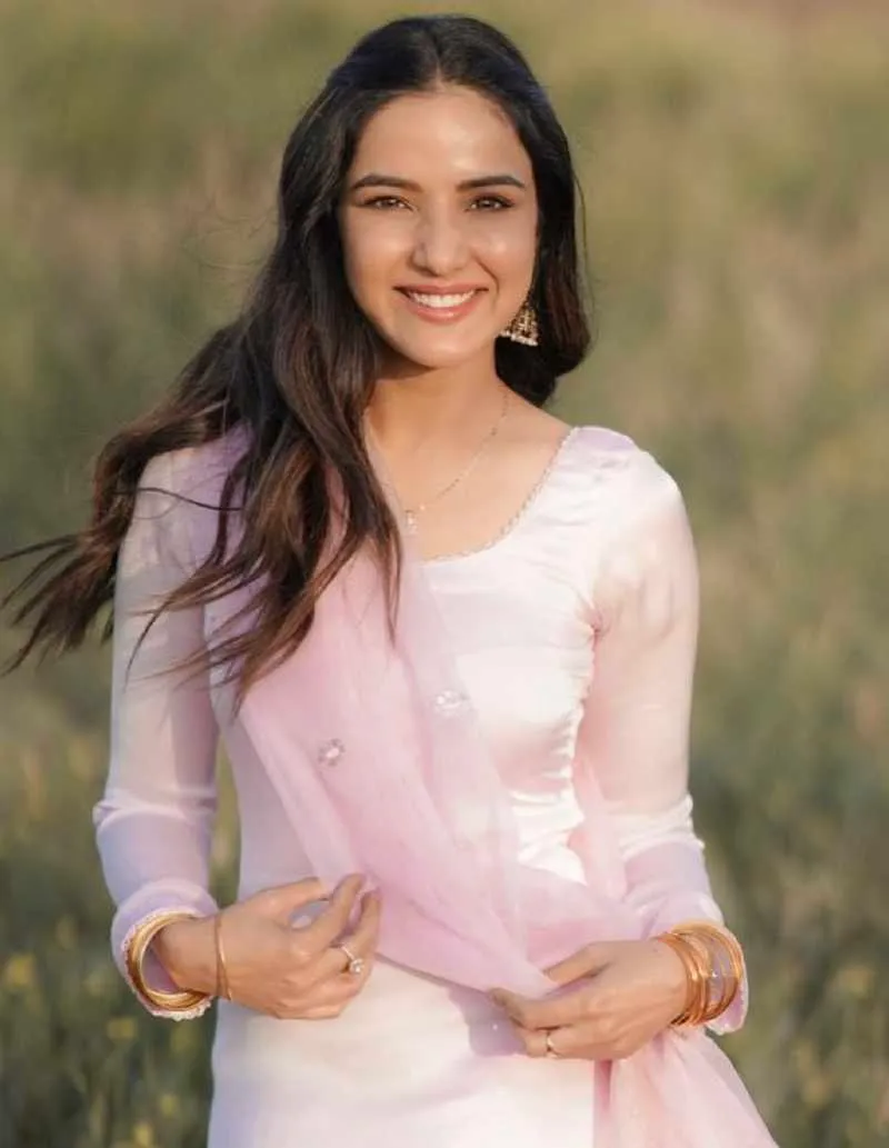 Jasmin Bhasin (1)