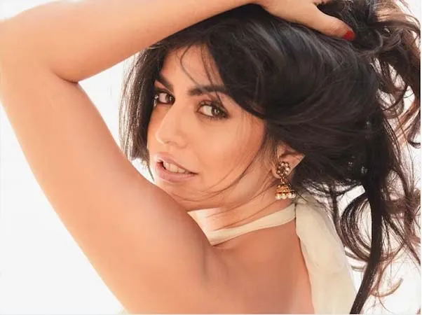 LivinHerStory with Vivacious Influencer Shenaz Treasury (3)