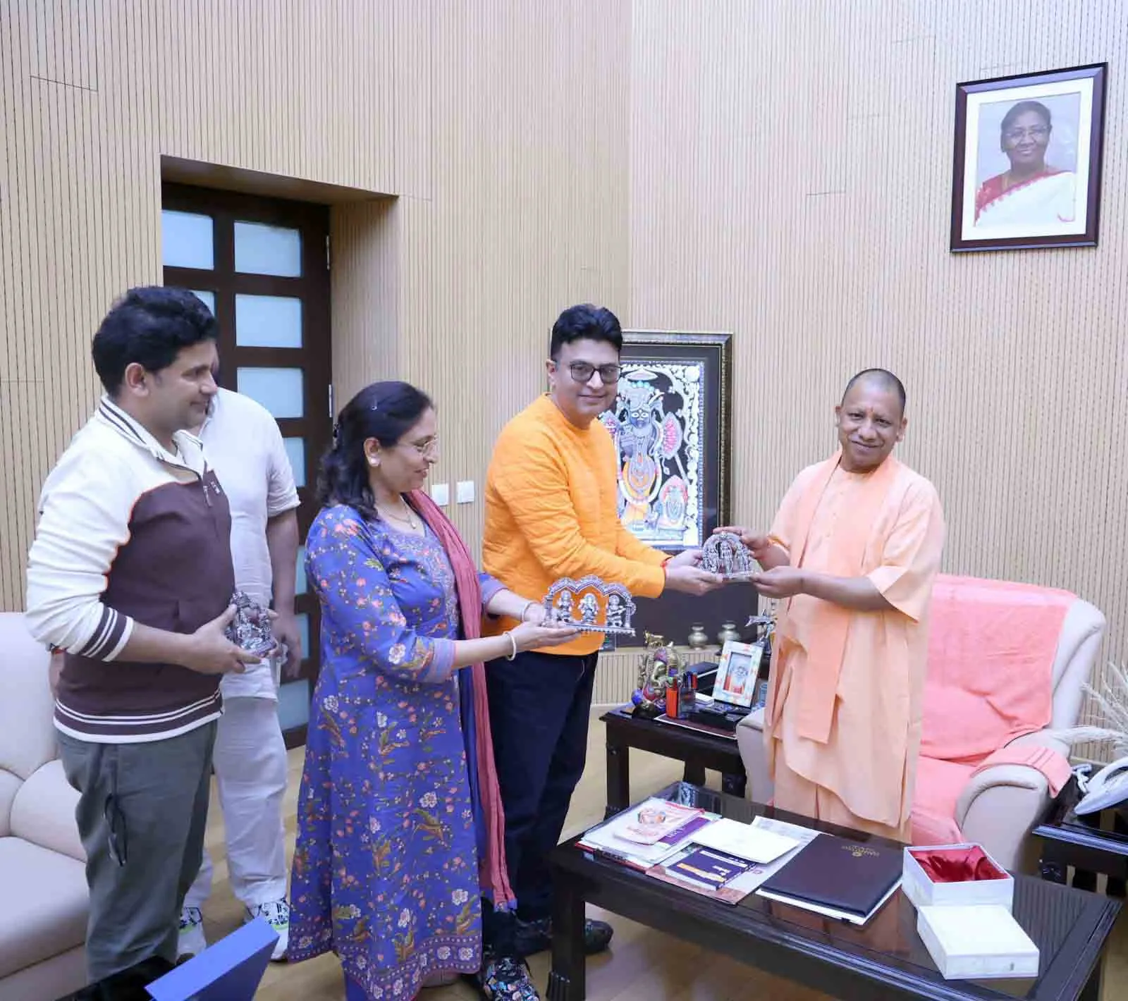 Om Raut Meets UP CM Yogi Adityanath (2)