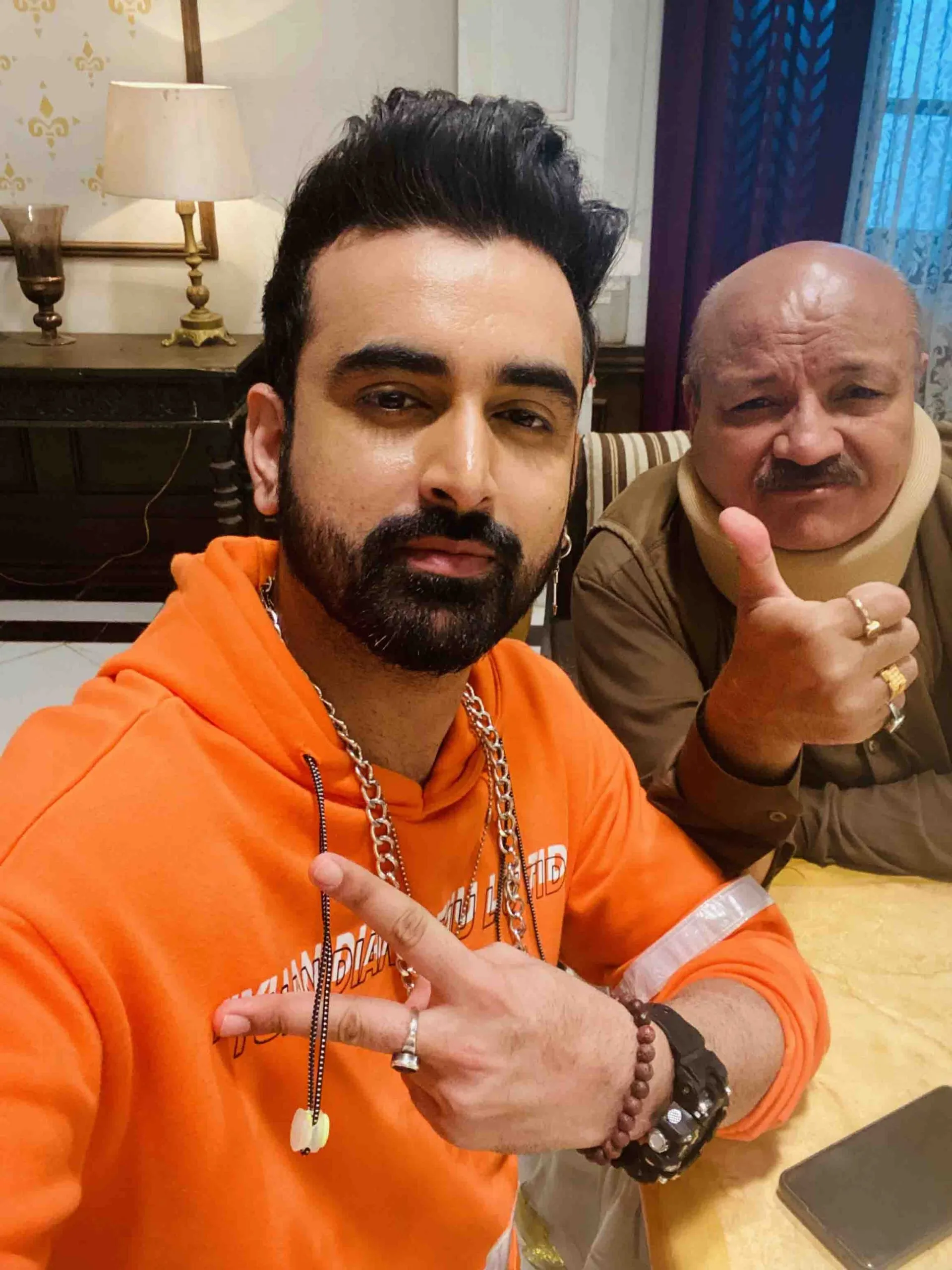 Robin Sohi with Arun Bakshi in the show Ajooni (1)