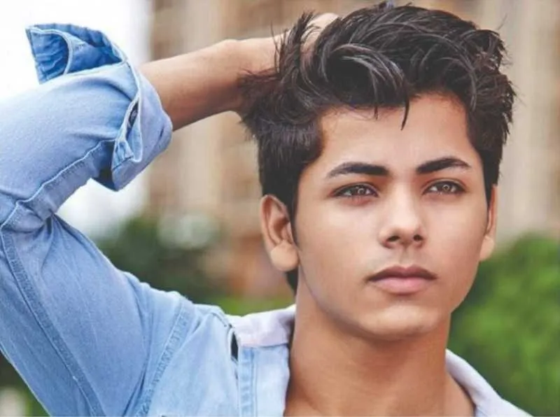 Salman Khan and Siddharth Nigam (1)